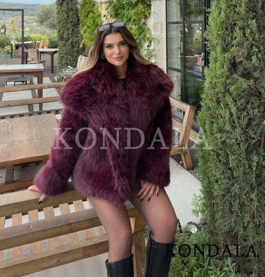 elegante abrigo de piel roja burdeos mujer