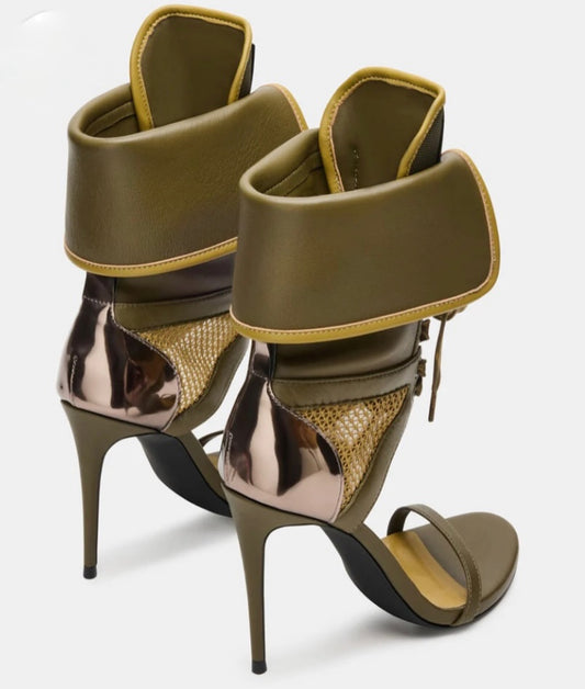 Sandalias occidentales de retales de color verde militar para mujer