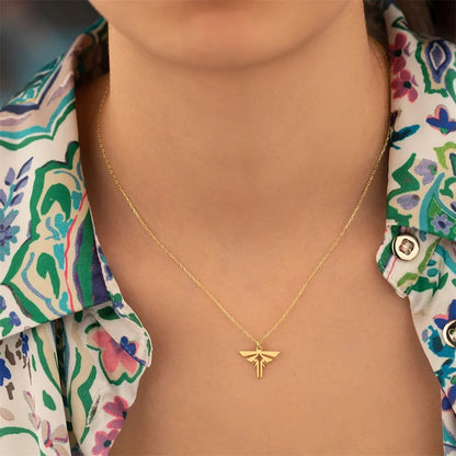 Collar con colgante con logotipo de luciérnaga de acero inoxidable