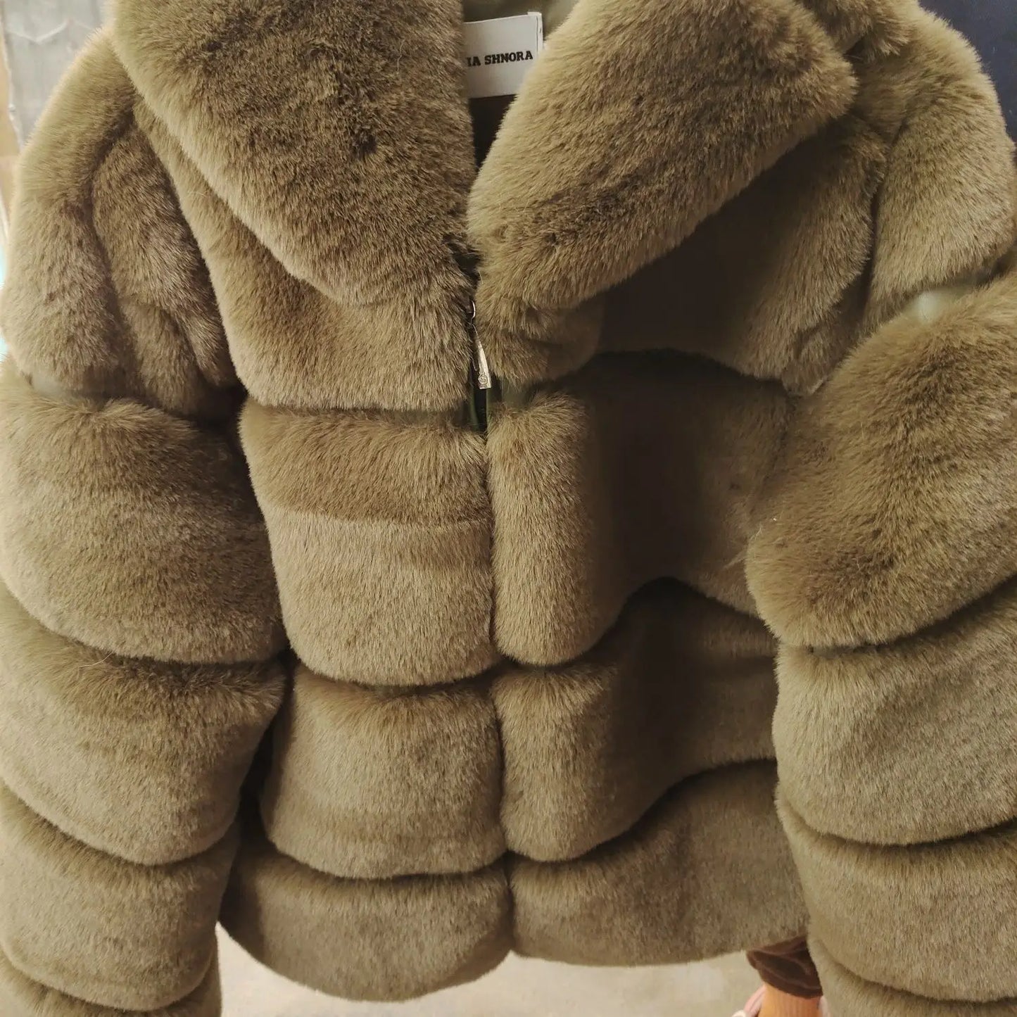 Abrigo corto para mujer