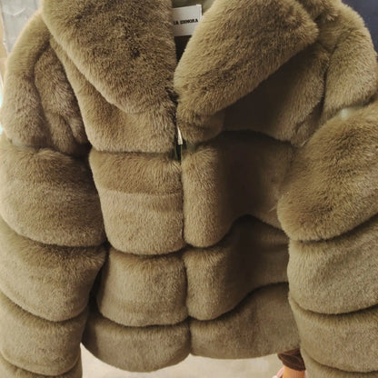 Abrigo corto para mujer