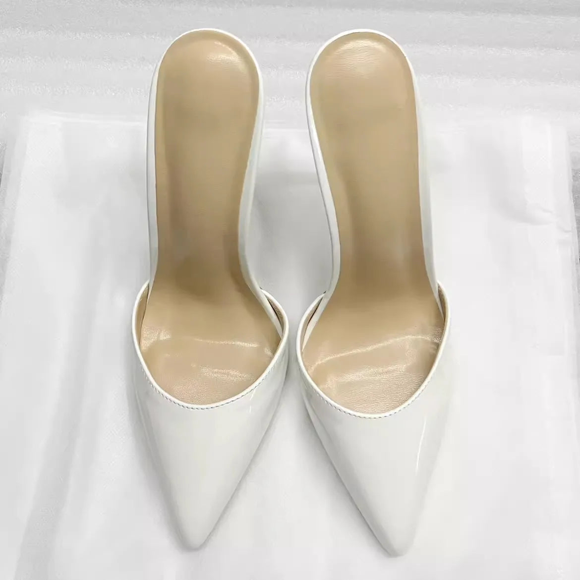 Tacón alto con puntiagudo