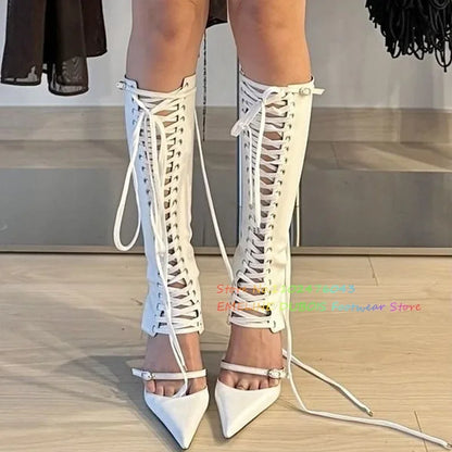 Botas blancas con punta puntiaguda y cordones hasta la rodilla para mujer, novedad de verano, sandalias sexis con hebilla hueca y tacón de aguja con cordones cruzados en la parte delantera
