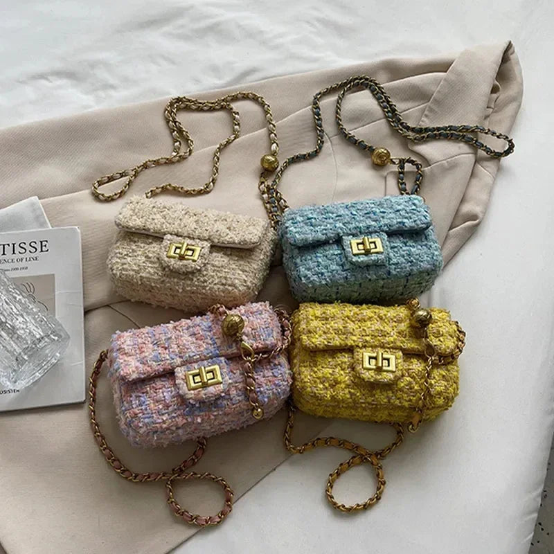 Bolso pequeño con cadena