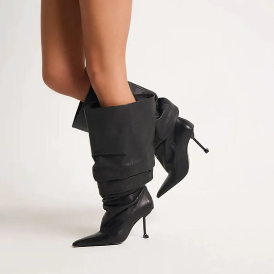 Arden Furtado 2025 Botas tubulares grandes plisadas Punta puntiaguda Tacones de aguja sexy Botas hasta la rodilla Botas modernas de gran tamaño