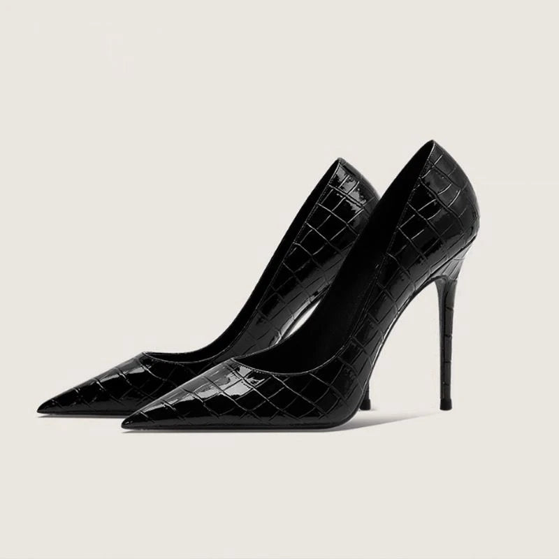 tacones altos de tacón fino con punta puntiaguda