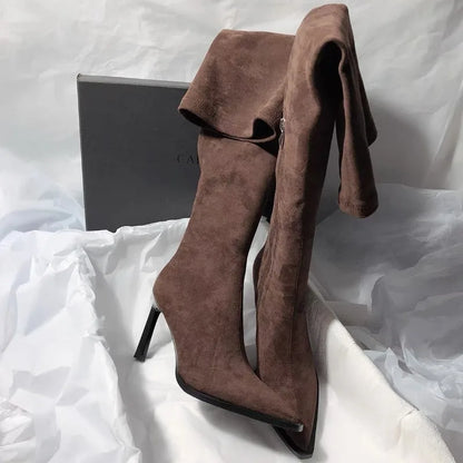 Botas altas ajustadas de ante con cremallera lateral
