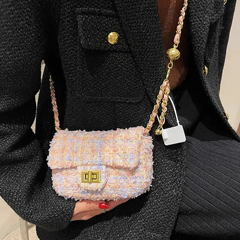 Bolso pequeño con cadena