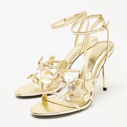 zapatillas de tacón alto con banda estrecha