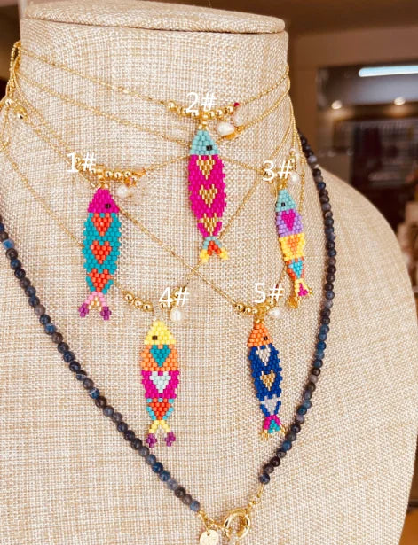 Collar colgante de perlas de pescado hecho a mano