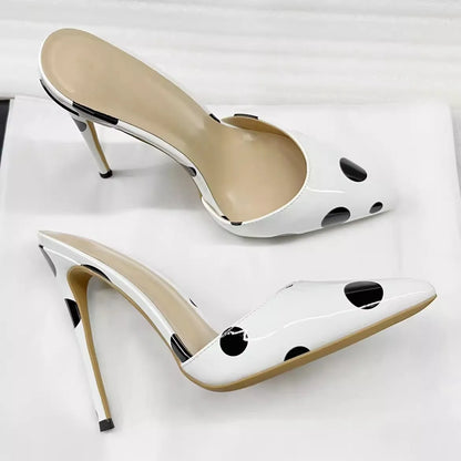 Tacón alto con puntiagudo