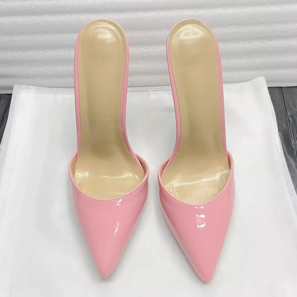 Tacón alto con puntiagudo