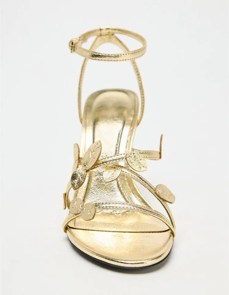 zapatillas de tacón alto con banda estrecha