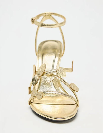 zapatillas de tacón alto con banda estrecha