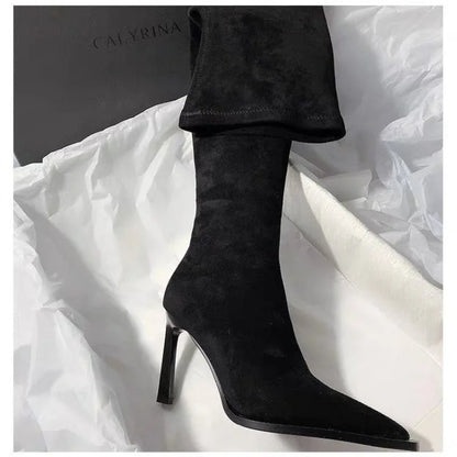 Botas altas ajustadas de ante con cremallera lateral